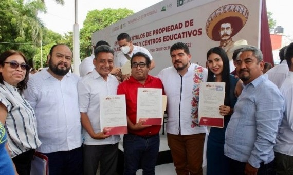Programa de escrituración de escuelas de Veracruz, es modelo nacional: Zenyazen Escobar