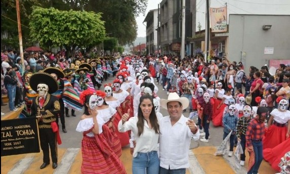En familia se deben preservar y disfrutar tradiciones como el Xantolo: Sergio Gutiérrez Luna