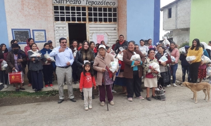Ayuntamiento de Altotonga y DIF Municipal entregan despensas a más de 800 familias