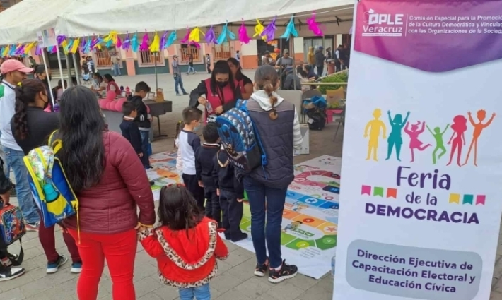 OPLE Veracruz realiza “Feria de la Democracia” en Perote para promover la cultura democrática