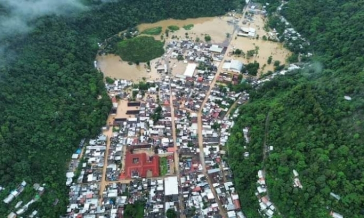 Zongolica, bajo el agua; afectaciones ya son atendidas: Cuitláhuac García Jiménez