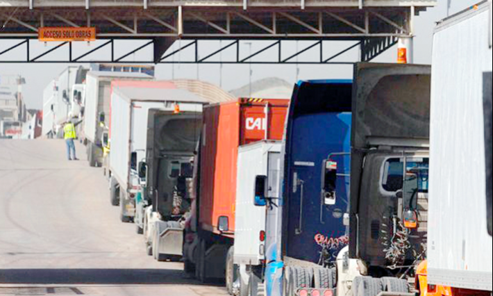Canacar reporta retrasos en el cruce de camiones de carga en la frontera México-EU