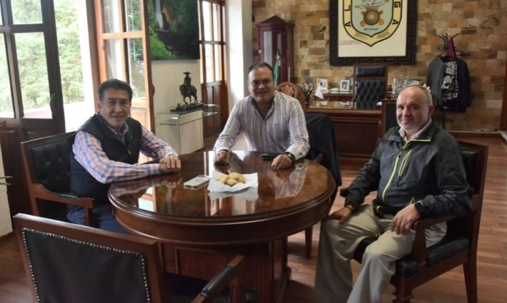 Héctor Yunes visita a Nacho Morales en Altotonga
