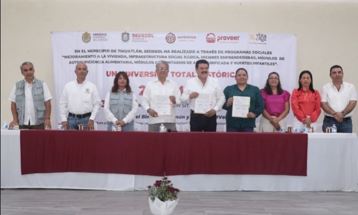 Familias de Tihuatlán tendrán piso firme, SEDESOL y Ayuntamiento celebran convenio