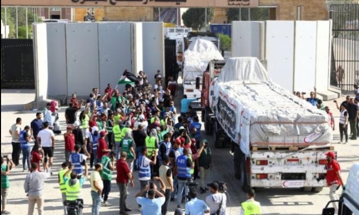 Entran a Gaza camiones de ayuda humanitaria por el paso fronterizo de Rafá