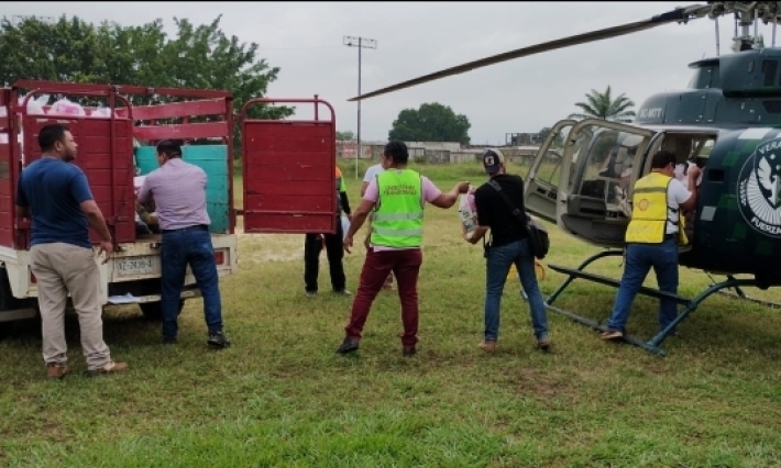 Implementan puente aéreo en Las Choapas para ayudar a damnificados por fuertes lluvias