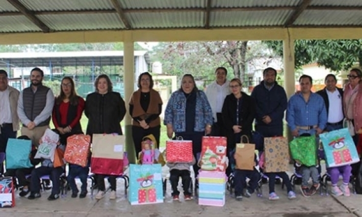 Comunidad UV entregó juguetes a infantes en Poza Rica-Tuxpan