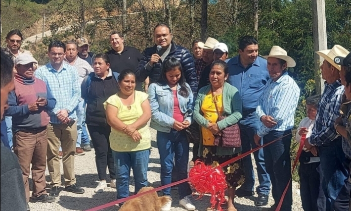 El alcalde Nacho Morales inaugura la rehabilitación de camino rural en Altotonga