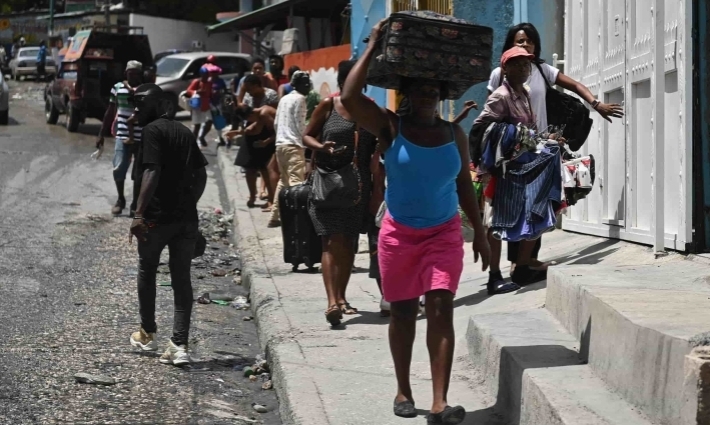 Cerca de 100,000 personas huyen de Puerto Príncipe debido al aumento de violencia