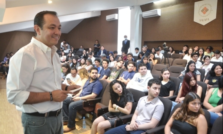 Américo Zúñiga critica visión de Morena y promueve futuro prometedor para los jóvenes