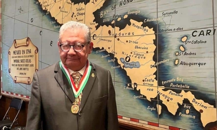 Recibe Antonio Reyes condecoración de la Sociedad Mexicana de Geografía