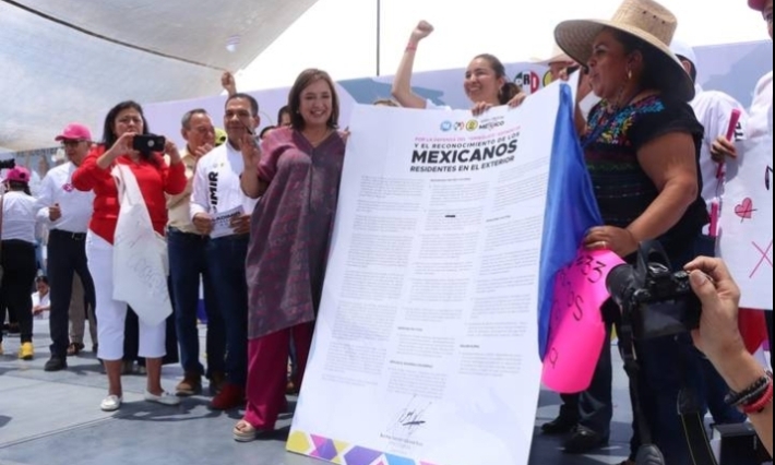 Xóchitl Gálvez firma 15 puntos a favor de los migrantes