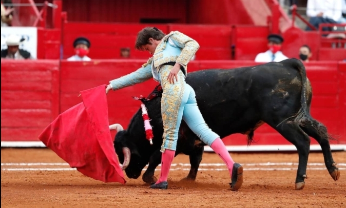 Revocada suspensión de corridas de toros en la Plaza México