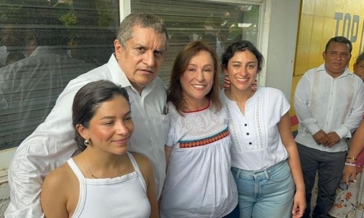 Acude Rocío Nahle a emitir su voto en Coatzacoalcos