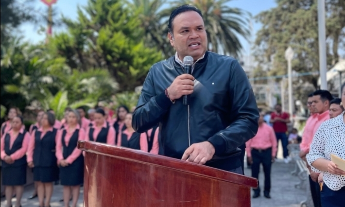 Altotonga conmemora el Día del Trabajo con desfile encabezado por Nacho Morales