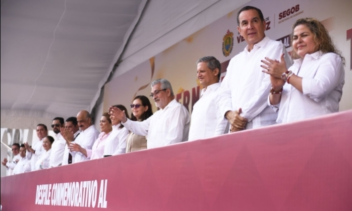 Alcalde Alberto Islas Reyes asiste a desfile por el Día del Trabajo
