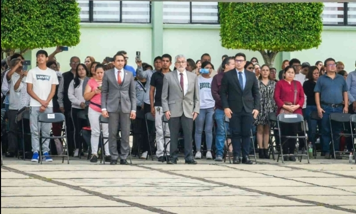 Asiste Alberto Islas a conmemoración de la Batalla de Puebla