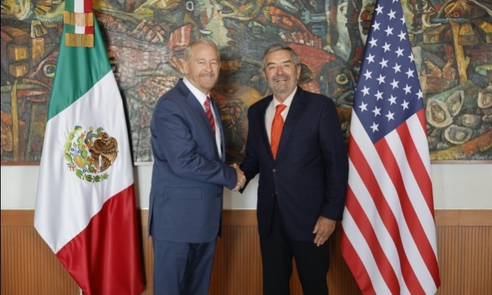 Nuevo embajador de EU se reúne con Juan Ramón de la Fuente