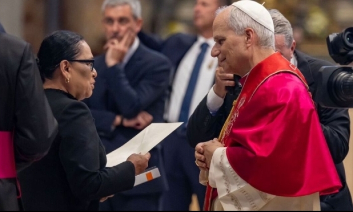 Papa León XIV recibe carta de invitación de Claudia Sheinbaum para visitar México