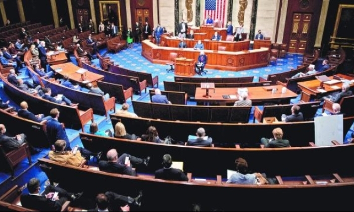 Legisladores hispanos rechazan impuesto de 5% a remesas propuesto en plan fiscal de Trump