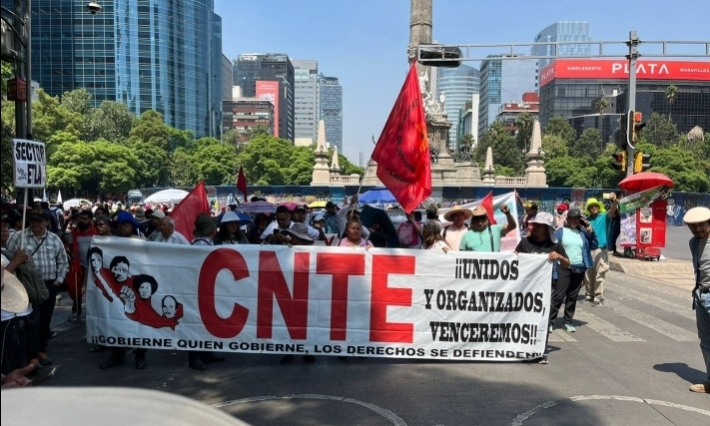 CNTE rechaza propuestas del gobierno y mantiene plantón en el Zócalo