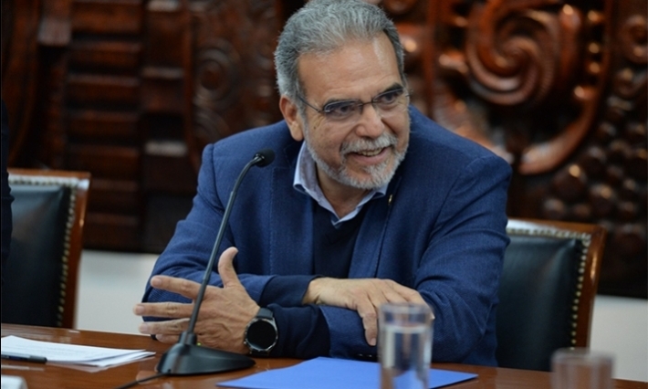 Martín Aguilar solicita prórroga de cuatro años para continuar al frente de la UV 
