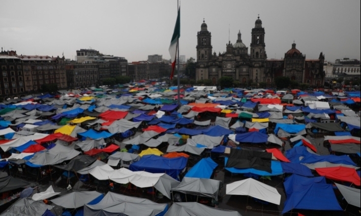 CNTE rechaza propuestas del gobierno y mantienen plantón tras 18 días