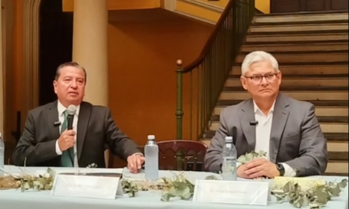 Aspirantes acusan de ilegal la prórroga del rector Martín Aguilar en la UV