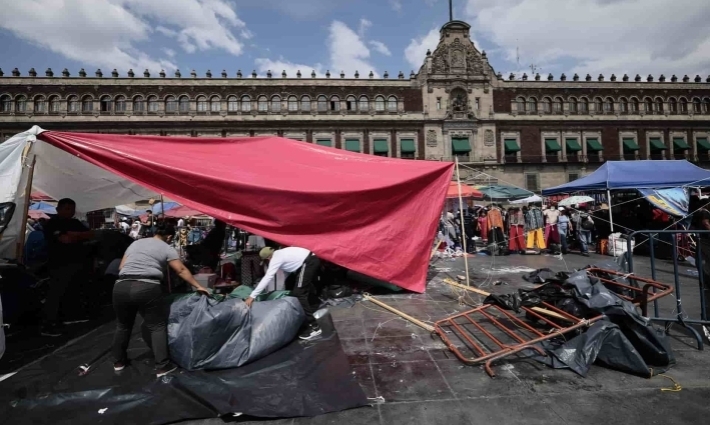 La CNTE inicia retiro del plantón en el Zócalo de la Ciudad de México