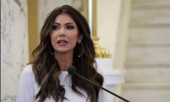 Kristi Noem acusa a Claudia Sheinbaum de incitar protestas en Los Ángeles
