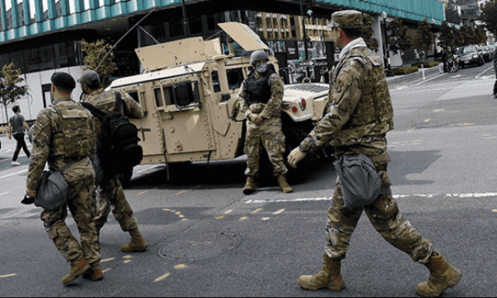 Tribunal de apelaciones autoriza a Trump desplegar Guardia Nacional en Los Ángeles