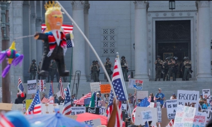 Donald Trump celebra su cumpleaños y el aniversario del Ejército pese a masivas protestas “No a los Reyes”